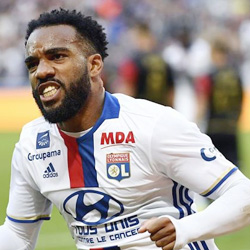 Wenger chce jak najszybciej ściągnąć Lacazette'a