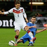 Löw: Özil poradzi sobie z krytyką