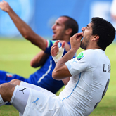 Suarez srogo ukarany przez FIFA